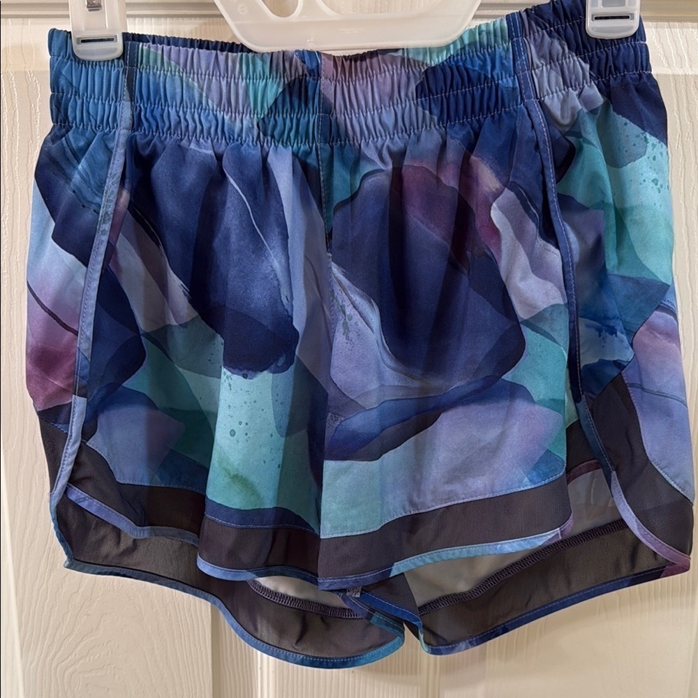 Athleta printed mesh racer run short. Size S Worn once